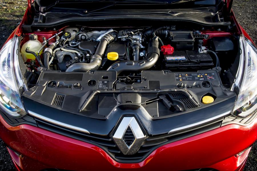 Моторный отсек Renault Clio 2016 года  (UK) (фото 12 из 31)